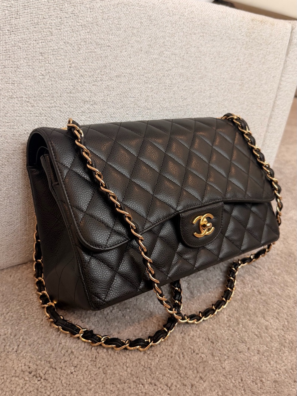 CHANEL Black Quilted Shoulder Bag with Gold Hardware - Picture 4 of 9